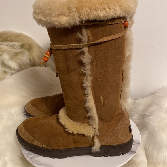 Ugg boots, size 8, knee high, super fun & unusual - Picture 4 of 8